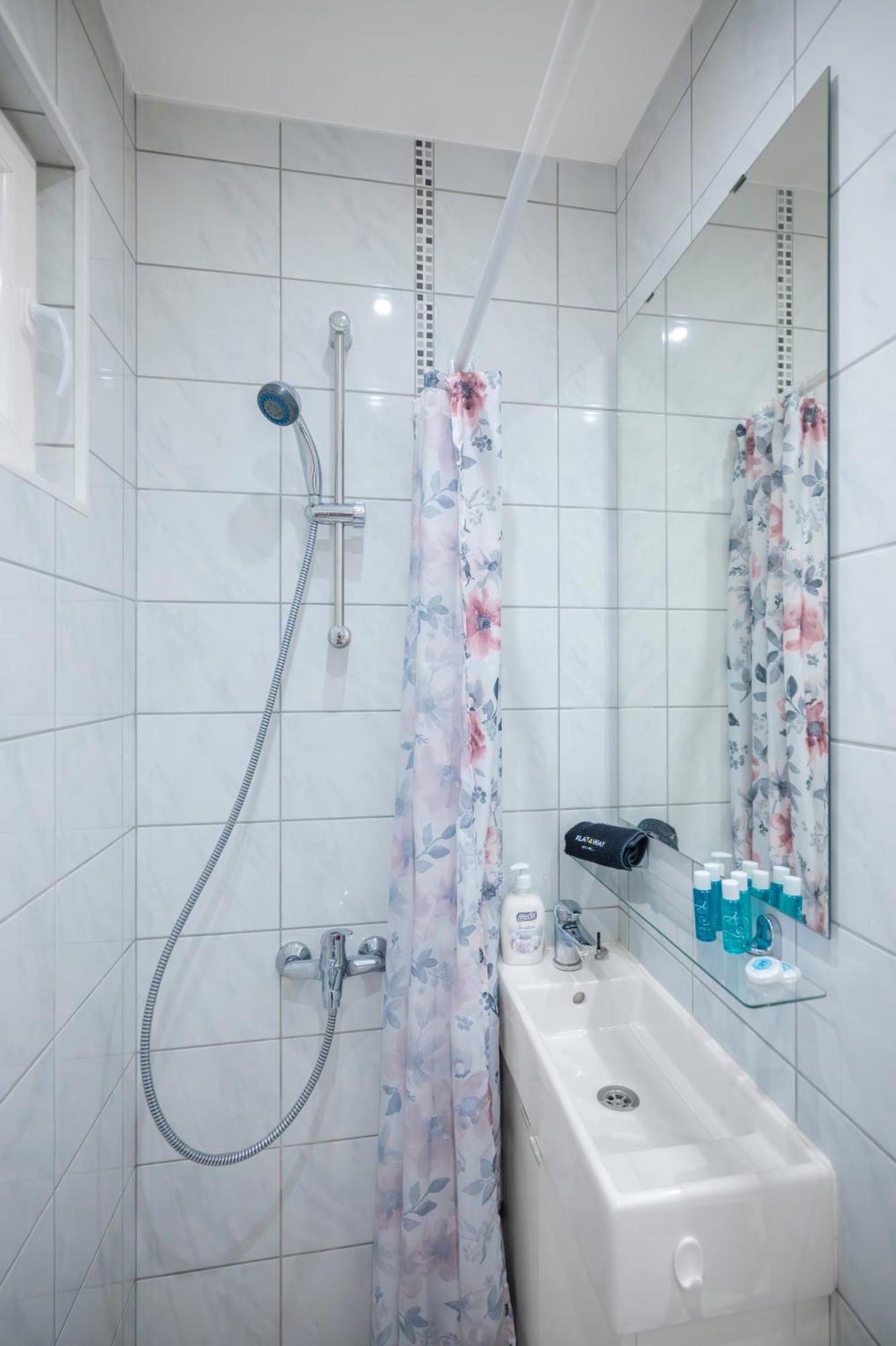 1bd Flat With Desk On Russian Monument Square