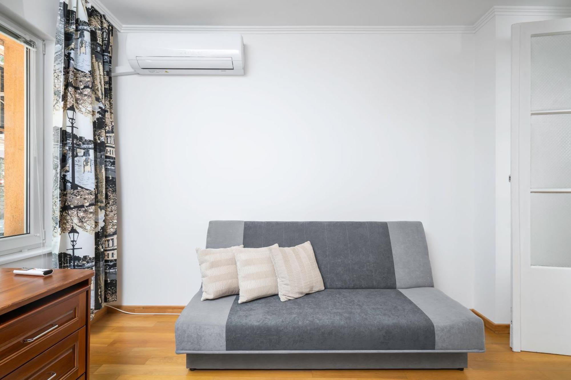 Apartemen 1bd Flat With Desk On Russian Monument Square *