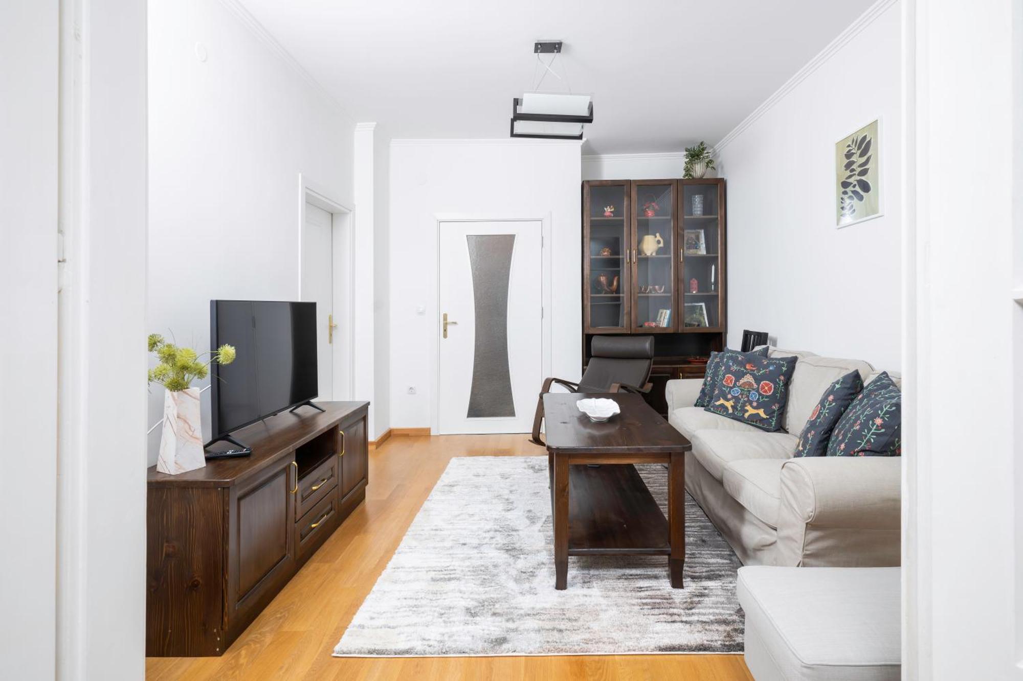 1bd Flat With Desk On Russian Monument Square Sofia