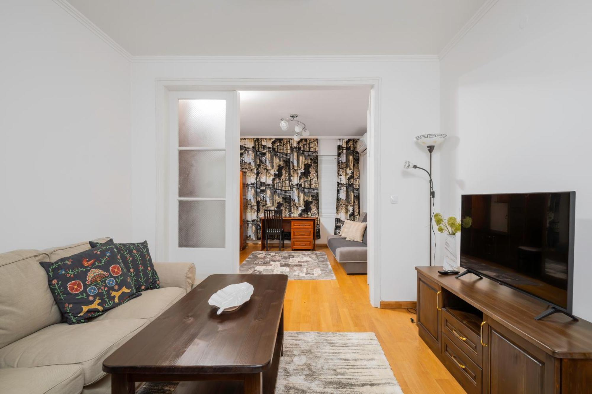 Apartemen 1bd Flat With Desk On Russian Monument Square *