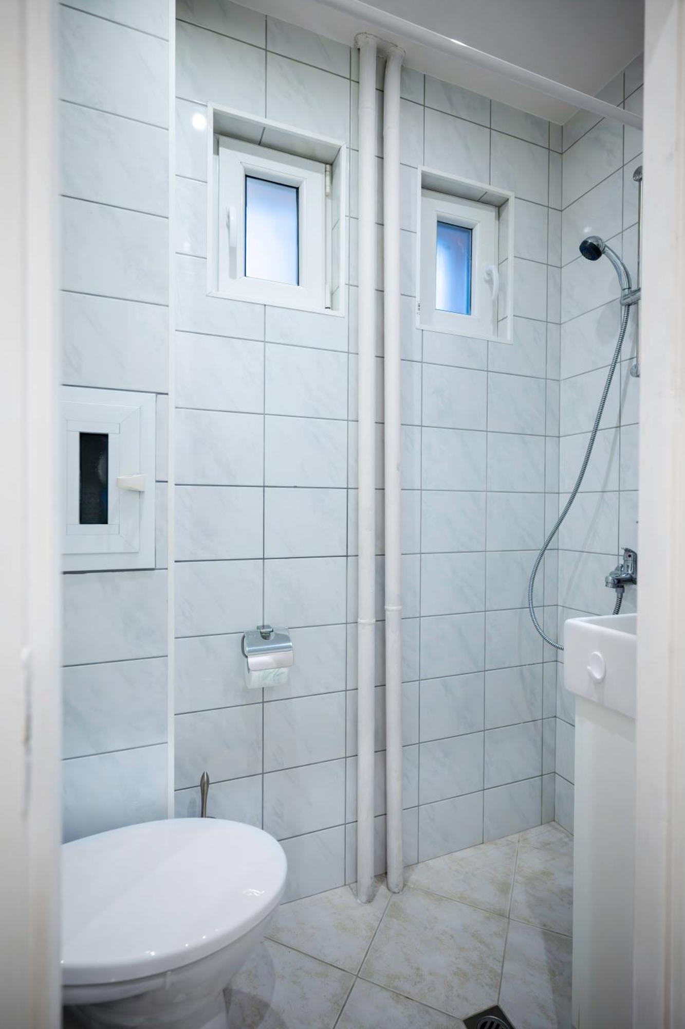 1bd Flat With Desk On Russian Monument Square Apartemen Sofia