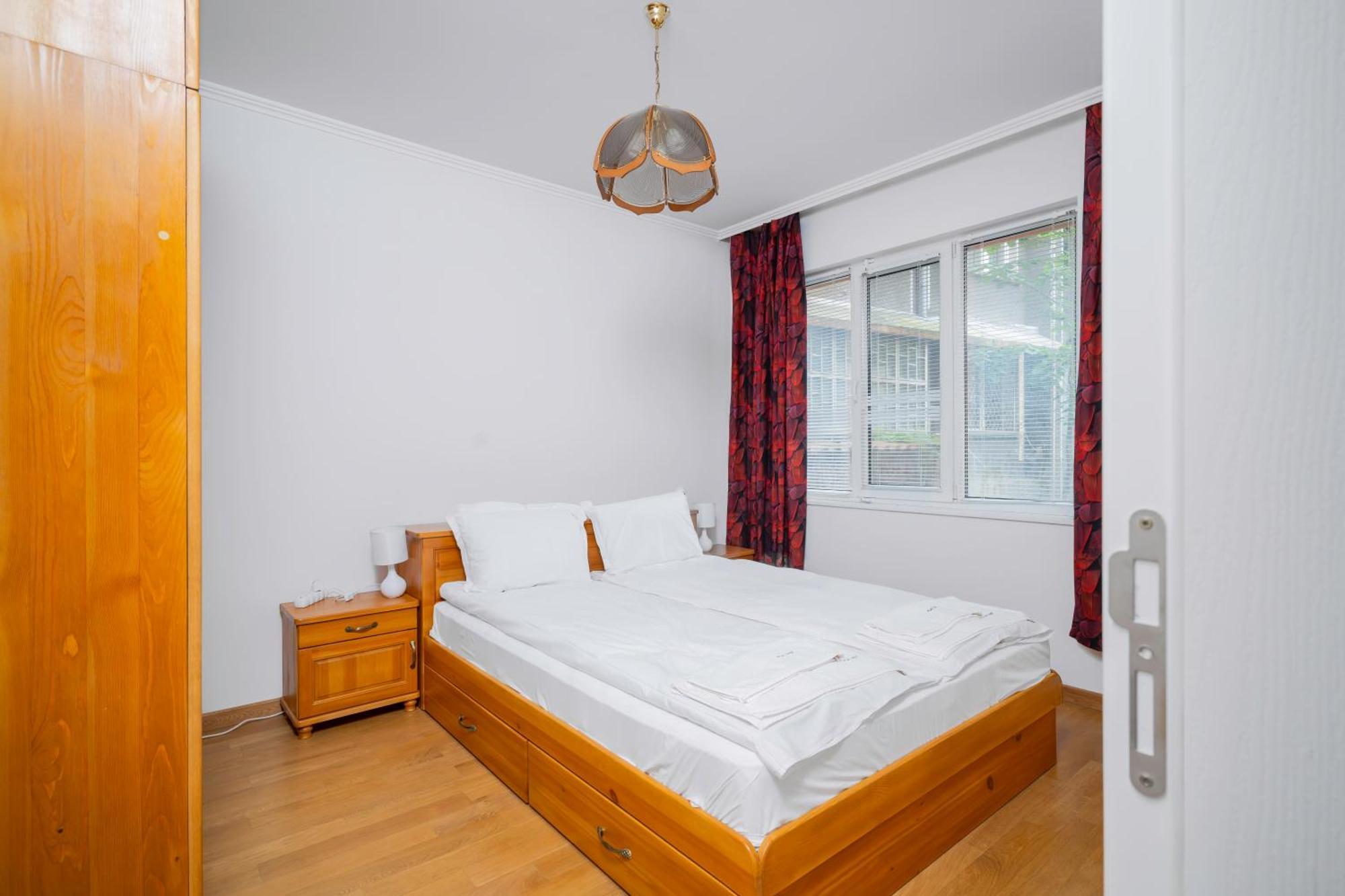 1bd Flat With Desk On Russian Monument Square Apartemen