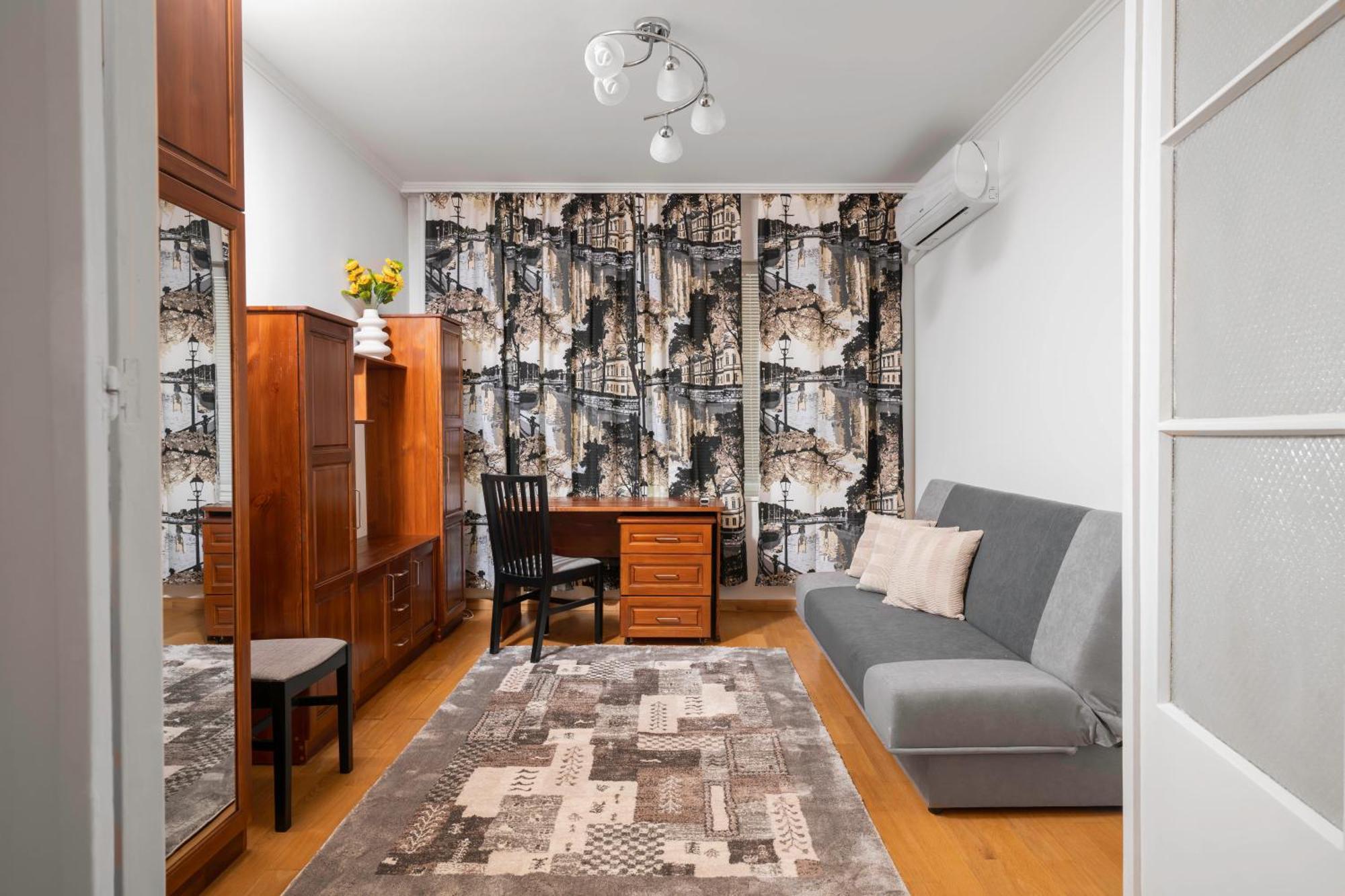 1bd Flat With Desk On Russian Monument Square Sofia